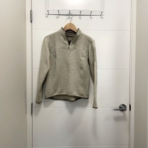 Arc’teryx’s women fleece sweater. Size M